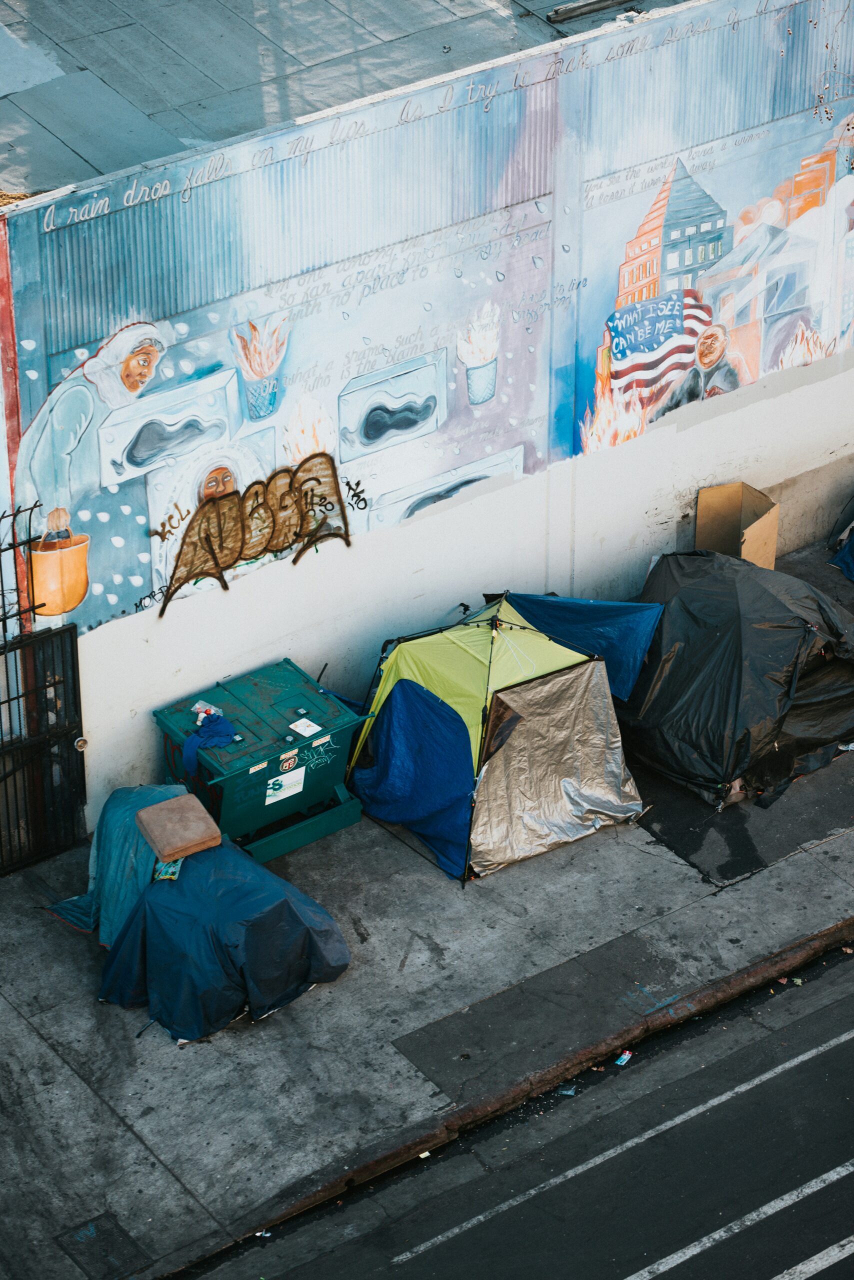 Trader who aped into APE coin, now living on Skid Row